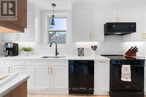 94 West 32Nd Street, Hamilton, ON - Indoor Photo Showing Kitchen With Double Sink With Upgraded Kitchen