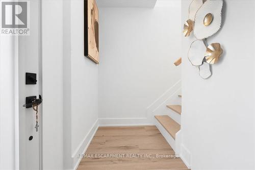 94 West 32Nd Street, Hamilton, ON - Indoor Photo Showing Other Room