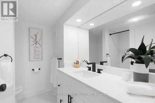 94 West 32Nd Street, Hamilton, ON - Indoor Photo Showing Bathroom