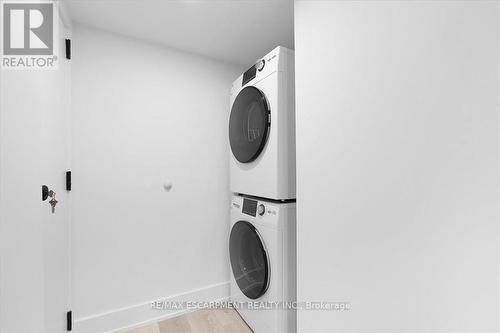 94 West 32Nd Street, Hamilton, ON - Indoor Photo Showing Laundry Room