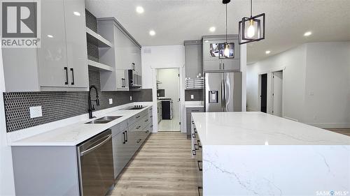 371 Sharma Crescent, Saskatoon, SK - Indoor Photo Showing Kitchen With Double Sink With Upgraded Kitchen