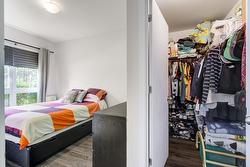 Walk-in closet - 