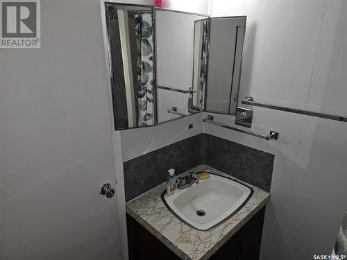 212 8Th Street E, Wynyard, SK - Indoor Photo Showing Bathroom