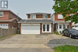 194 BRAYMORE BOULEVARD  Toronto, ON M1B 2G8