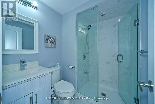 194 Braymore Boulevard, Toronto, ON - Indoor Photo Showing Bathroom
