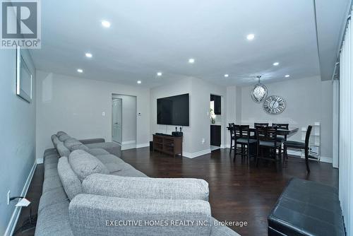 194 Braymore Boulevard, Toronto, ON - Indoor Photo Showing Living Room