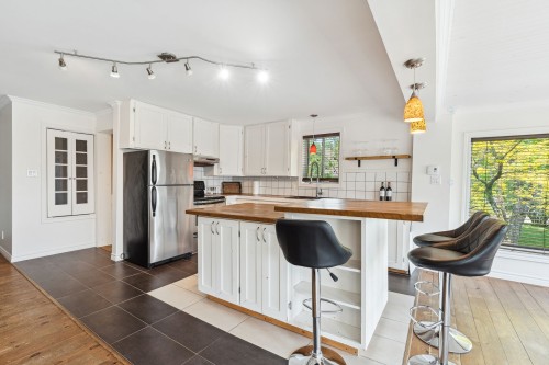 Cuisine - 1 Rue Gaudord, Lac-Brome, QC - Indoor Photo Showing Kitchen