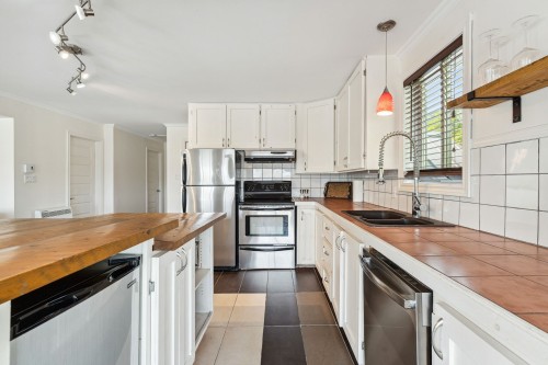 Cuisine - 1 Rue Gaudord, Lac-Brome, QC - Indoor Photo Showing Kitchen With Double Sink