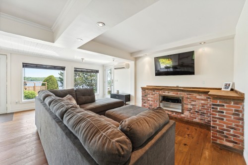 Salon - 1 Rue Gaudord, Lac-Brome, QC - Indoor Photo Showing Living Room With Fireplace