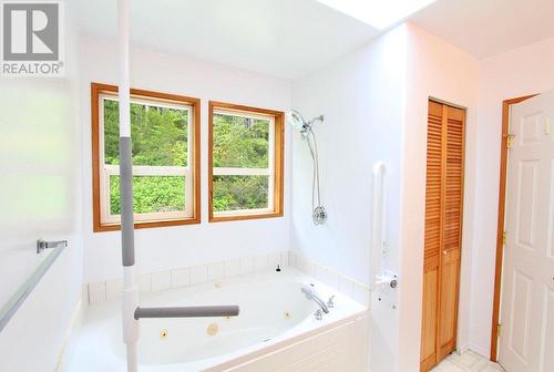 209 2Nd Avenue, Daajing Giids City, BC - Indoor Photo Showing Bathroom