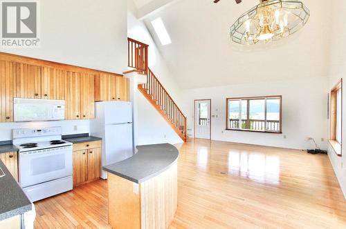 209 2Nd Avenue, Daajing Giids City, BC - Indoor Photo Showing Kitchen