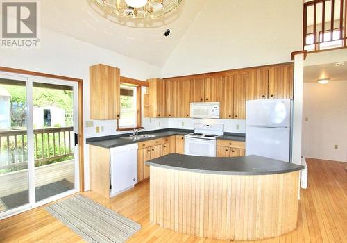209 2Nd Avenue, Daajing Giids City, BC - Indoor Photo Showing Kitchen