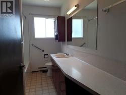 Main Bathroom - 