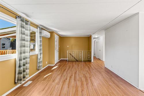 1416 Alder Street, Creston, BC - Indoor Photo Showing Other Room