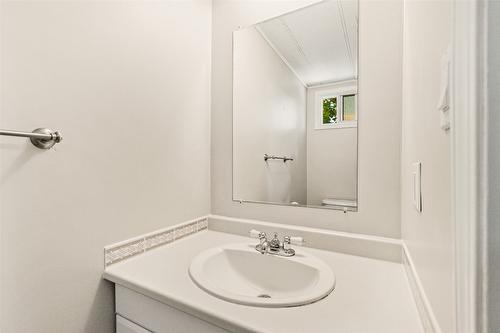 1416 Alder Street, Creston, BC - Indoor Photo Showing Bathroom