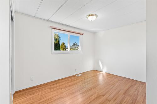 1416 Alder Street, Creston, BC - Indoor Photo Showing Other Room