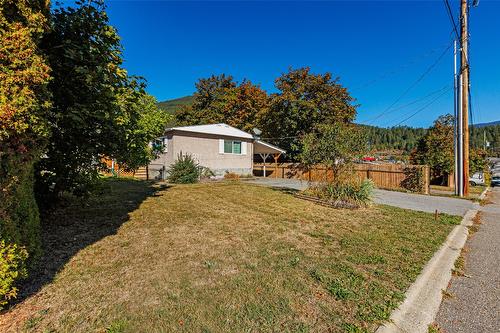 1416 Alder Street, Creston, BC - Outdoor