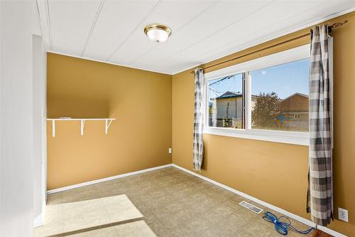 1416 Alder Street, Creston, BC - Indoor Photo Showing Other Room