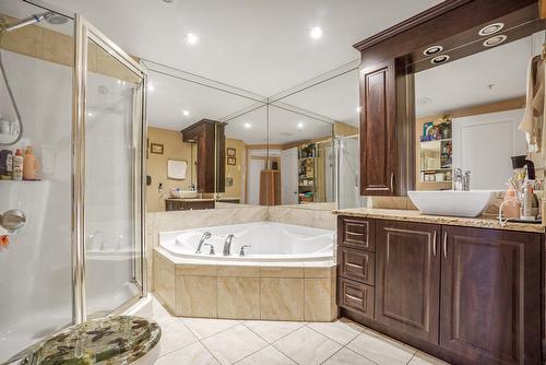 Salle de bains - 1609-3330 Boul. Le Carrefour, Laval (Chomedey), QC - Indoor Photo Showing Bathroom