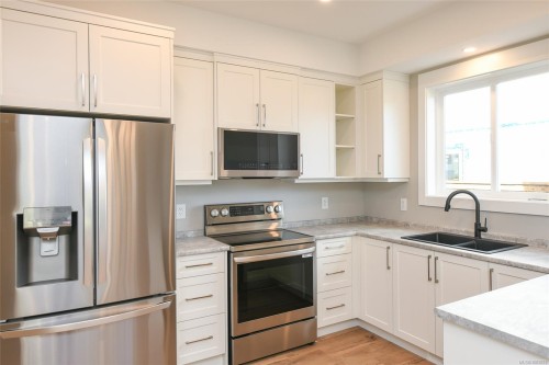 B-2315 Mcdonald Rd, Comox, BC - Indoor Photo Showing Kitchen With Double Sink With Upgraded Kitchen