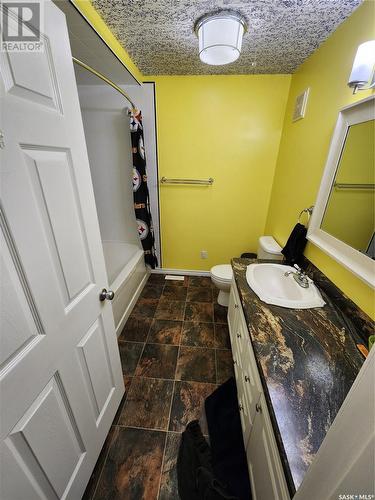 48 Whitewater Place, Yorkton, SK - Indoor Photo Showing Bathroom