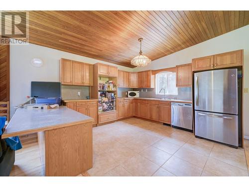 1053 Ptarmigan Road, Chase, BC - Indoor Photo Showing Kitchen