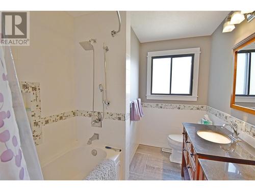 9003 Cherry Lane, Coldstream, BC - Indoor Photo Showing Bathroom