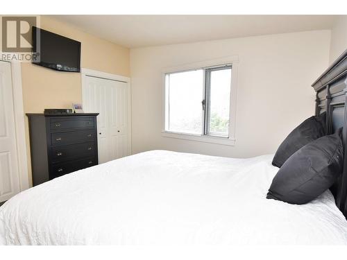 9003 Cherry Lane, Coldstream, BC - Indoor Photo Showing Bedroom