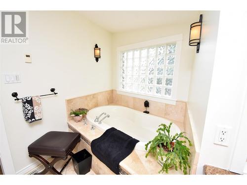 9003 Cherry Lane, Coldstream, BC - Indoor Photo Showing Bathroom