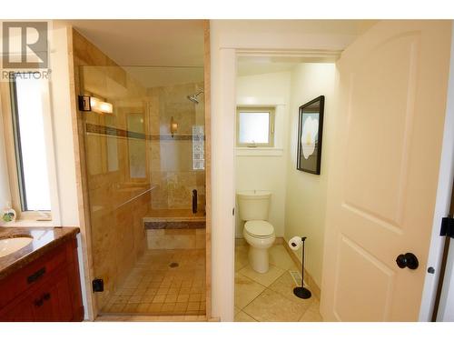9003 Cherry Lane, Coldstream, BC - Indoor Photo Showing Bathroom