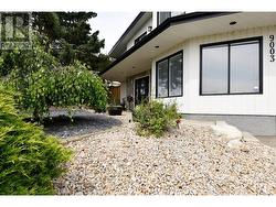 Entrance to front door - 