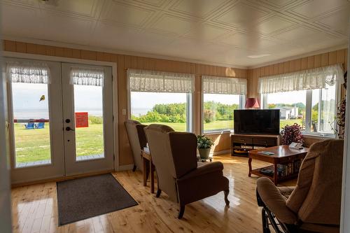 Salon - 475 Route De La Grande-Alliance, Baie-Sainte-Catherine, QC - Indoor