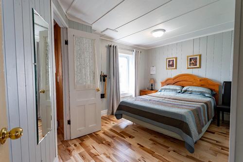 Chambre à coucher - 475 Route De La Grande-Alliance, Baie-Sainte-Catherine, QC - Indoor Photo Showing Bedroom