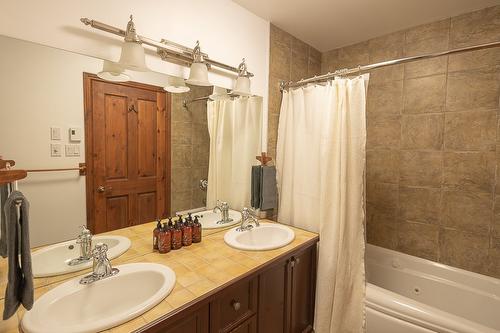 Bathroom - 8-240 Rue Du Mont-Plaisant, Mont-Tremblant, QC - Indoor Photo Showing Bathroom