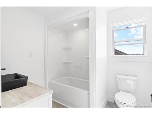 735 Hillcrest Dr, Fredericton, NB 