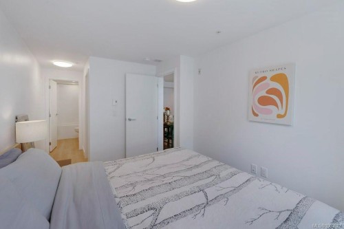 418-1115 Johnson St, Victoria, BC - Indoor Photo Showing Bedroom