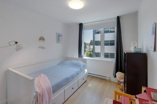 418-1115 Johnson St, Victoria, BC - Indoor Photo Showing Bedroom