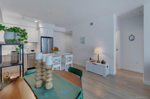 418-1115 Johnson St, Victoria, BC - Indoor Photo Showing Kitchen With Stainless Steel Kitchen