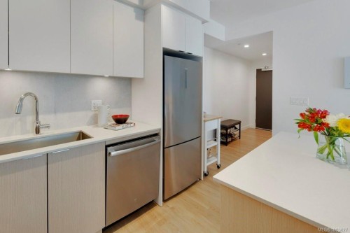 418-1115 Johnson St, Victoria, BC - Indoor Photo Showing Kitchen With Stainless Steel Kitchen