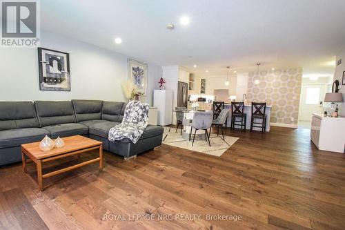 12 - 2684 Mewburn Road, Niagara Falls (Casey), ON - Indoor Photo Showing Living Room
