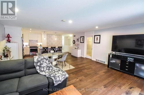 12 - 2684 Mewburn Road, Niagara Falls (Casey), ON - Indoor Photo Showing Living Room