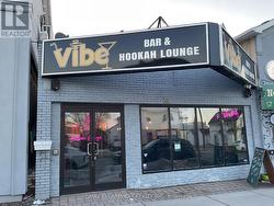 32 MAIN STREET S  Newmarket, ON L3Y 3Y4