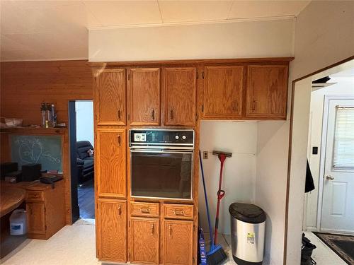 69 5Th Street Ne, Hamiota, MB - Indoor