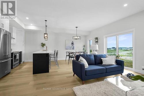 193 Bowman Drive, Middlesex Centre (Ilderton), ON - Indoor Photo Showing Living Room