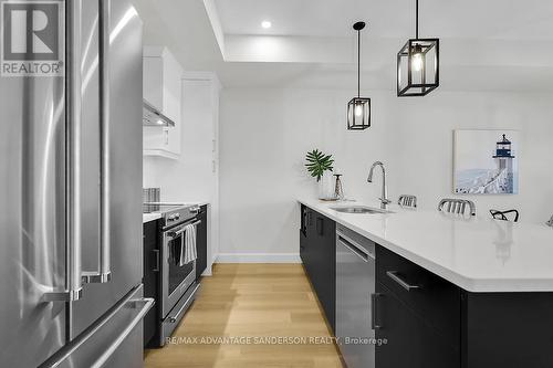 193 Bowman Drive, Middlesex Centre (Ilderton), ON - Indoor Photo Showing Kitchen With Upgraded Kitchen