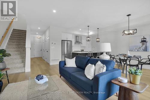195 Bowman Drive, Middlesex Centre (Ilderton), ON - Indoor Photo Showing Living Room
