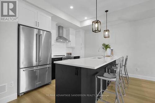 195 Bowman Drive, Middlesex Centre (Ilderton), ON - Indoor Photo Showing Kitchen With Upgraded Kitchen