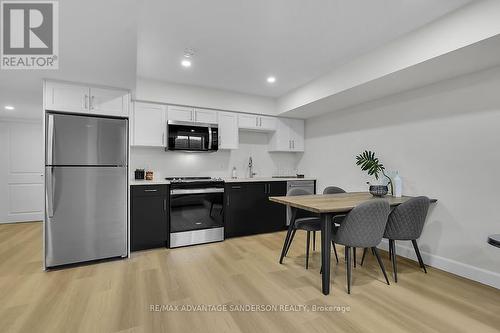 195 Bowman Drive, Middlesex Centre (Ilderton), ON - Indoor Photo Showing Kitchen