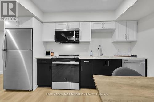 195 Bowman Drive, Middlesex Centre (Ilderton), ON - Indoor Photo Showing Kitchen