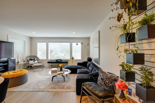 1-2623 5Th Ave, Port Alberni, BC - Indoor Photo Showing Living Room
